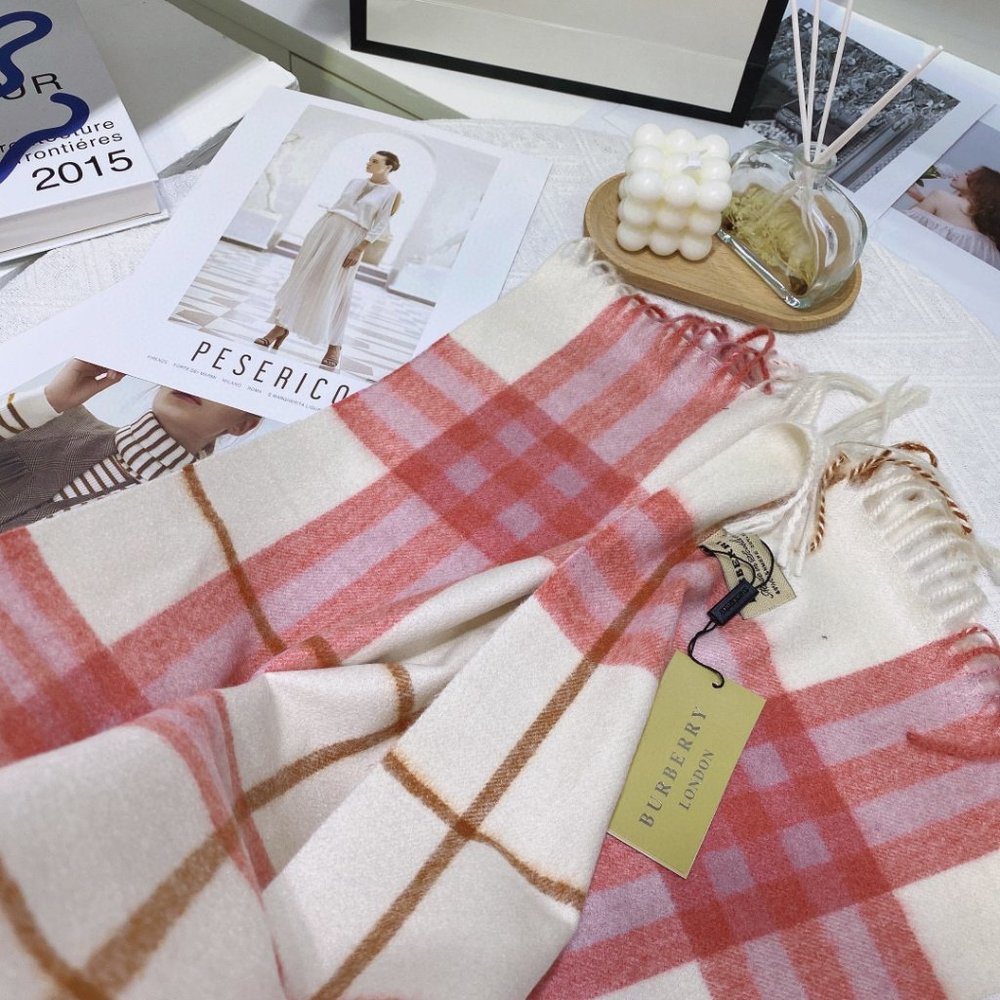 💎✨AUTHENTIC✨💎Burberry scarf - Picture 4 of 5